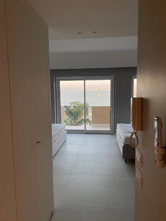 La Finestra Sul Mare Modern Apartment Giardini-Naxos Exterior foto