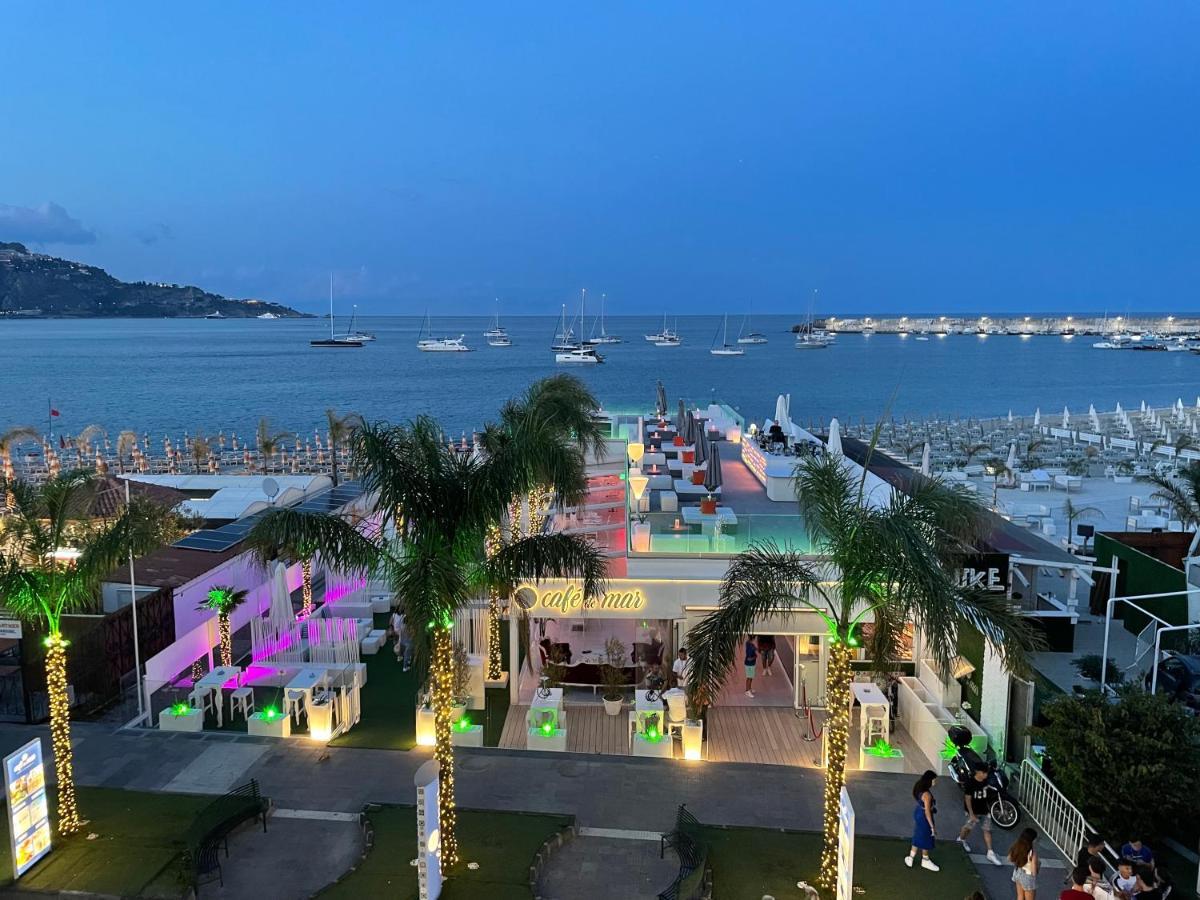 La Finestra Sul Mare Modern Apartment Giardini-Naxos Exterior foto